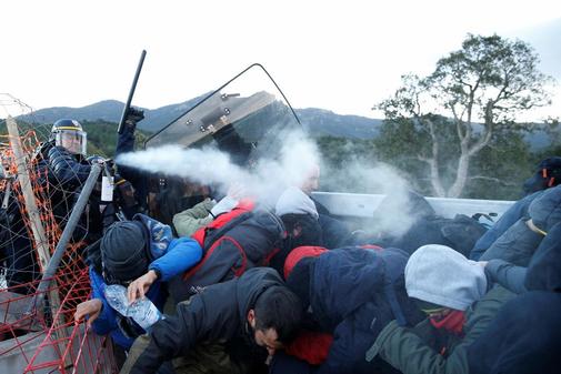 La Gendarmería comienza a desalojar a los independentistas en la zona francesa