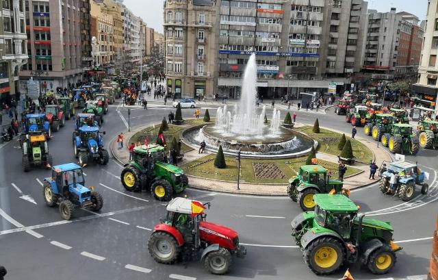 Los agricultores cortarán hoy la A-49 en Huelva