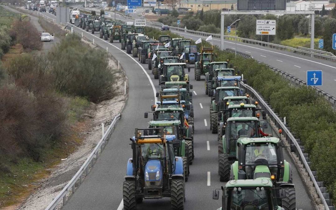 Los agricultores cortarán hoy la A-92 Norte en Almería y Granada