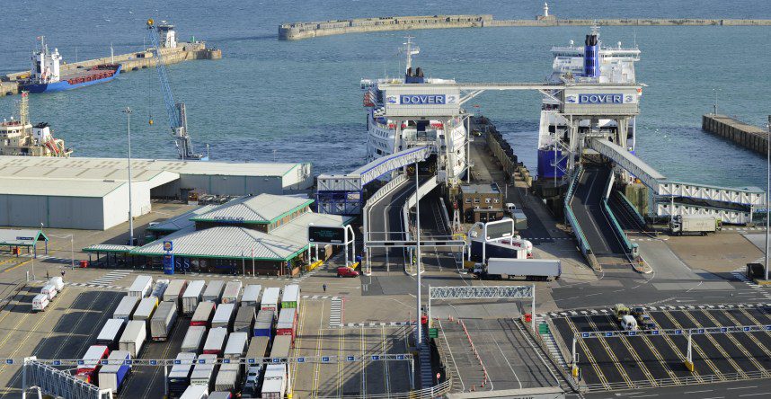Largos atascos en Dover debido a una huelga en el Eurotúnel