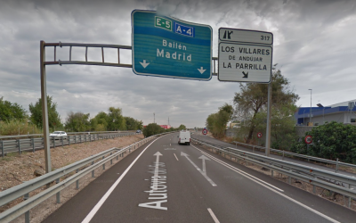 Manifestación de vehículos en la A-4 y la A-44 en Jaén