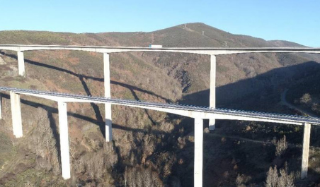 Prohibida la circulación para vehículos especiales en los viaductos de El Castro (León) debido a las obras de mantenimiento y reparación