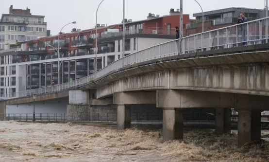 Prohibición temporal de conducir en Liège tras las inundaciones del pasado mes