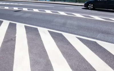 Así son las nuevas marcas viales experimentales que el MITMA ha instalado en un tramo de la N-122 en Nava de Roa