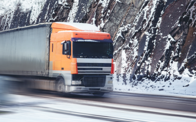 La nieve complica el tráfico en las carreteras de Castilla y León y la Comunidad de Madrid