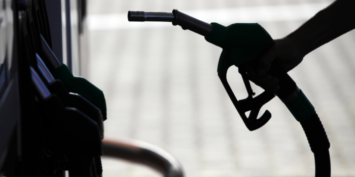 El Gobierno prorroga la bonificación de los combustibles para el transporte